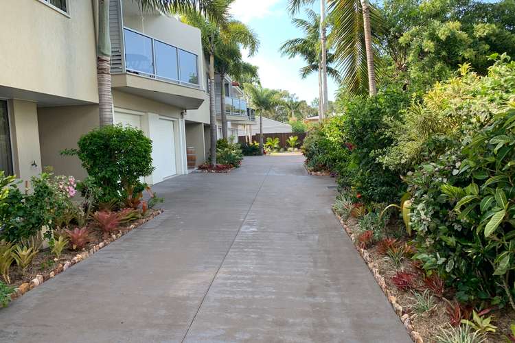 Main view of Homely townhouse listing, 2/194 Cypress Street, Urangan QLD 4655