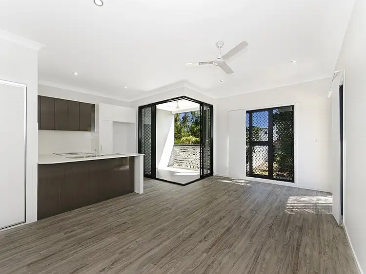 2/159 Eyre Street, North Ward QLD 4810