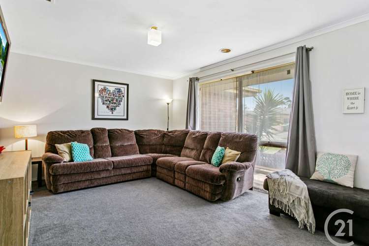 Fifth view of Homely house listing, 8 Acre Court, Pakenham VIC 3810