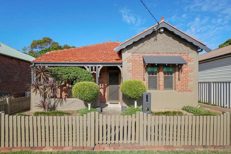 9 Holt Street, Mayfield East NSW 2304