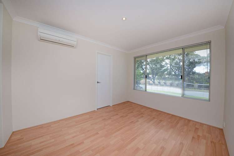 Fourth view of Homely house listing, 15 Durrington Glade, Clarkson WA 6030