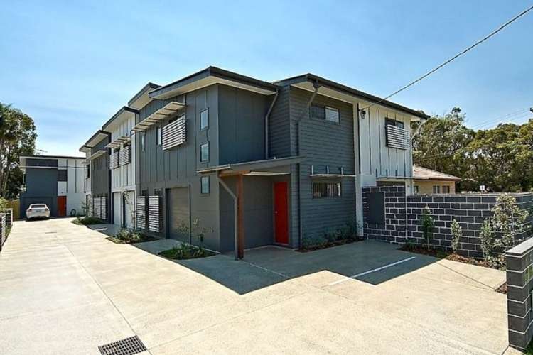 Main view of Homely townhouse listing, 2/11 Fourth Avenue, Bongaree QLD 4507