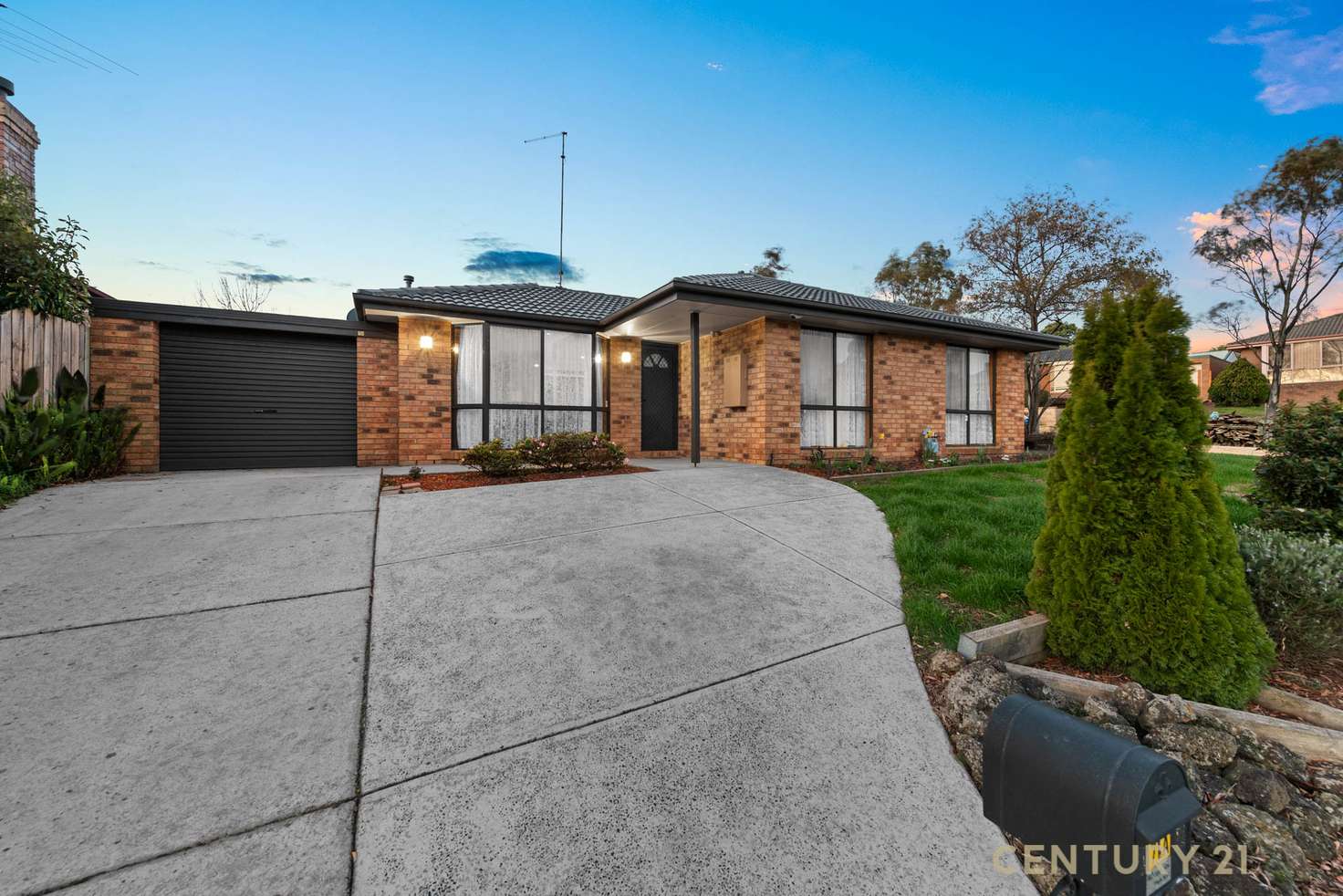 Main view of Homely unit listing, 1/7 Inverness Close, Pakenham VIC 3810
