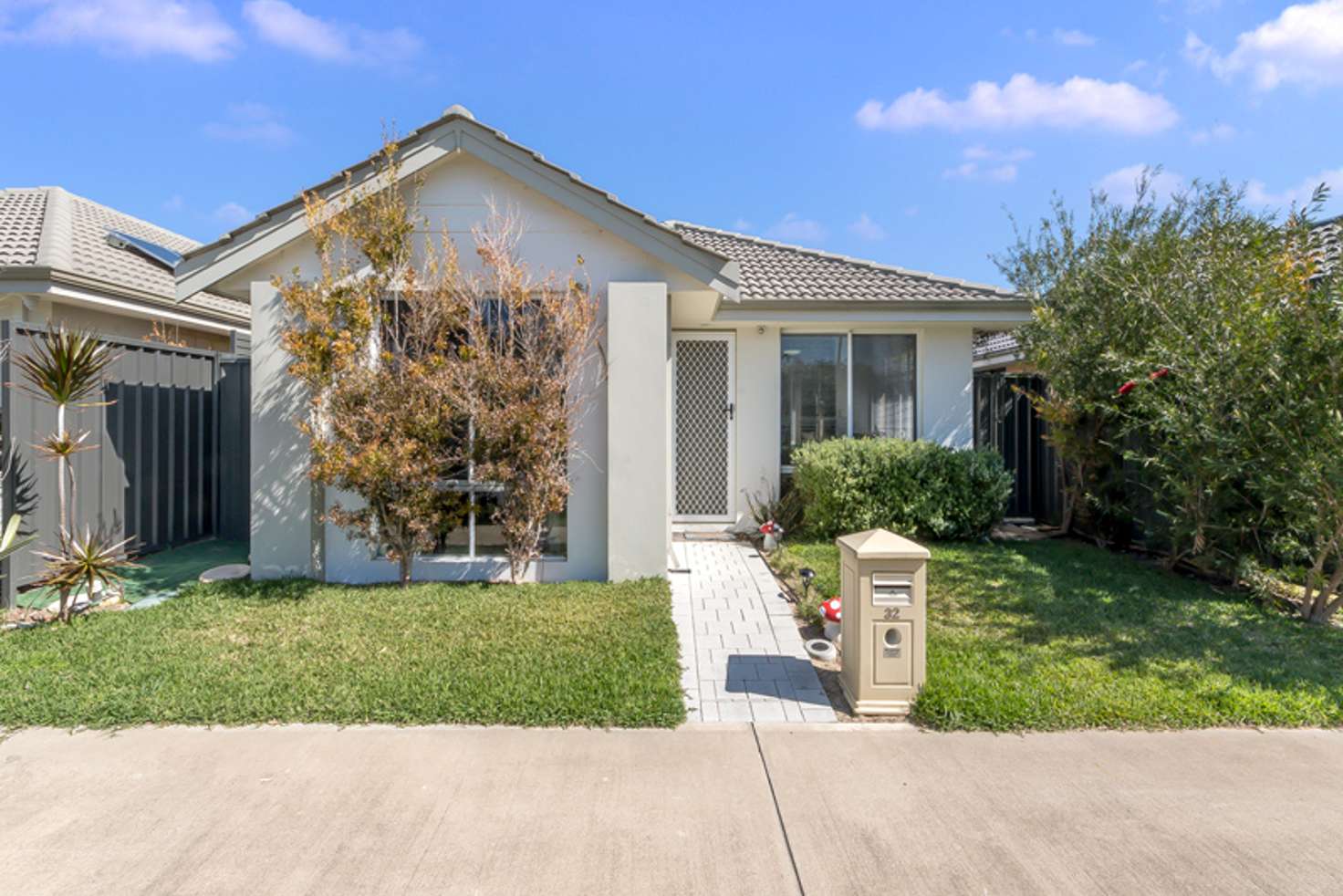 Main view of Homely house listing, 32 Bottlenose Circuit, Waikiki WA 6169