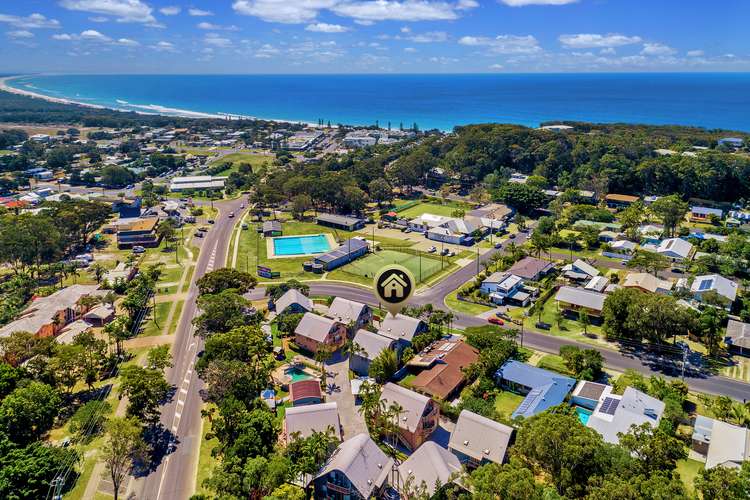 Main view of Homely unit listing, 11/2 Double Island Drive, Rainbow Beach QLD 4581