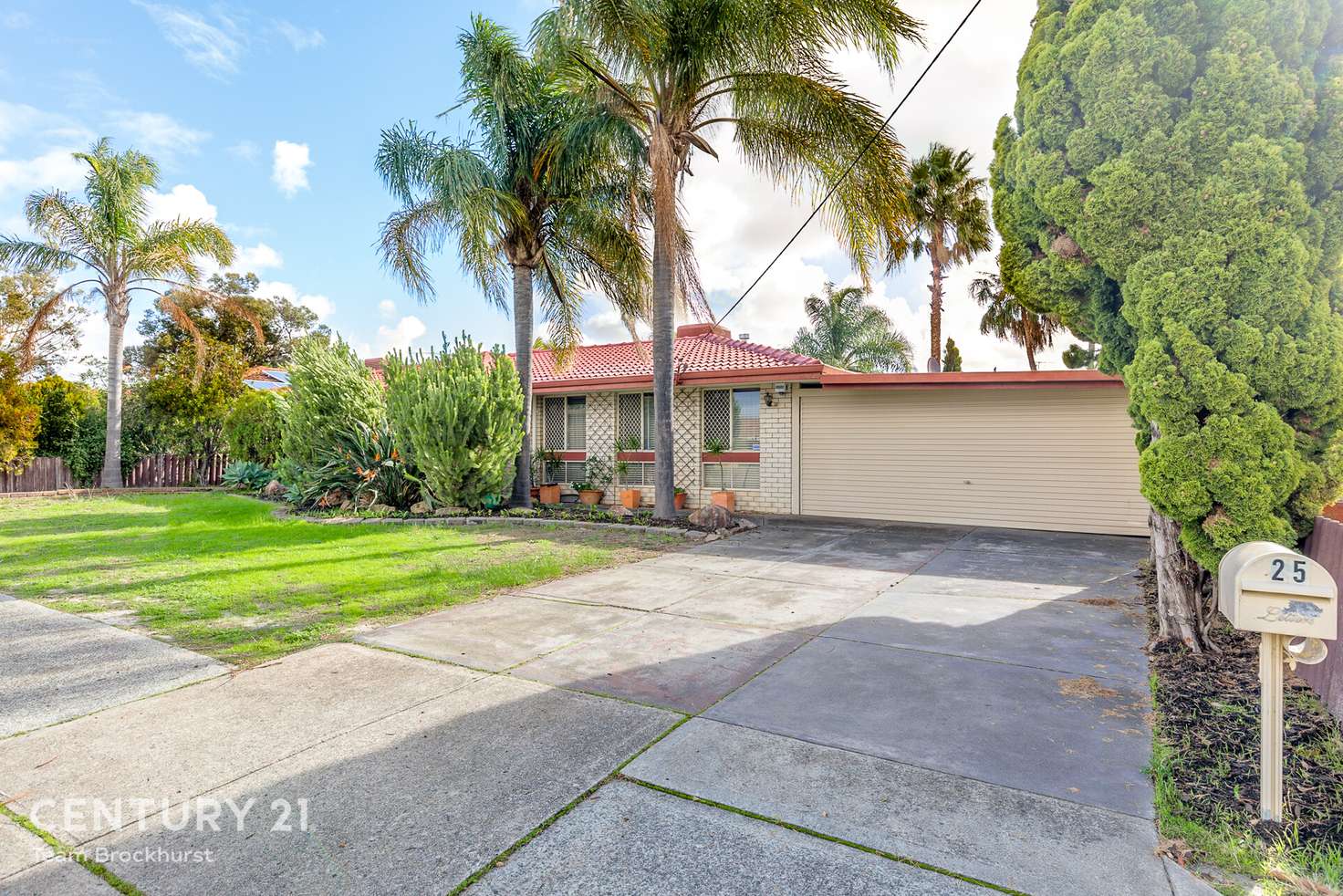 Main view of Homely house listing, 25 Harpenden Street, Huntingdale WA 6110