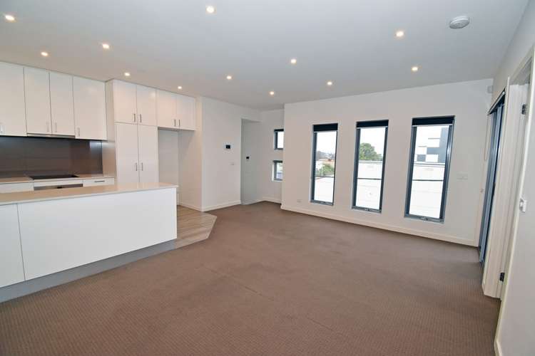 Third view of Homely apartment listing, 2/46 Gilbert Grove, Bentleigh VIC 3204