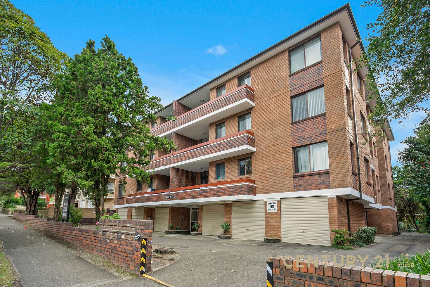 Main view of Homely unit listing, 4/42 Robertson Street, Kogarah NSW 2217