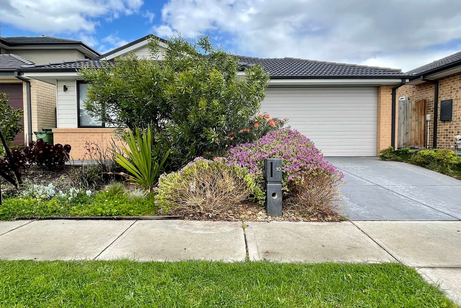 Main view of Homely house listing, 10 Chambers Crescent, Cranbourne North VIC 3977