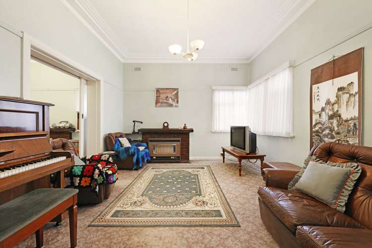 Third view of Homely house listing, 8 Seaview Avenue, Bentleigh VIC 3204
