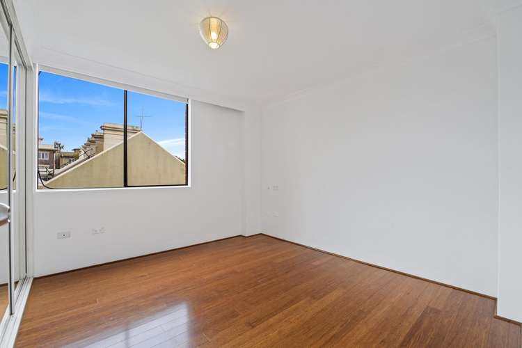 Third view of Homely apartment listing, 18/29-35 Roslyn Gardens, Elizabeth Bay NSW 2011