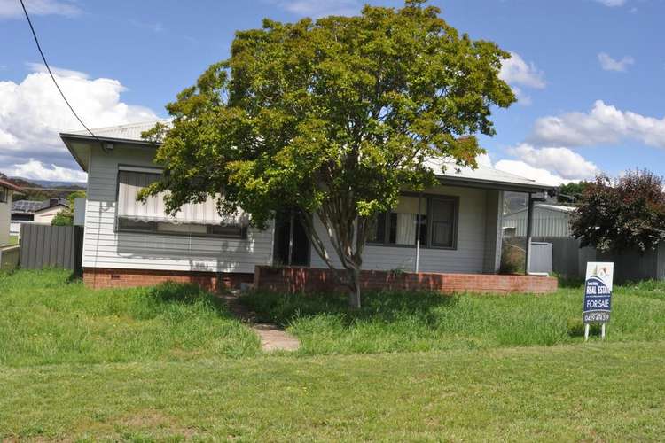 12 Bassett Street, Tumut NSW 2720