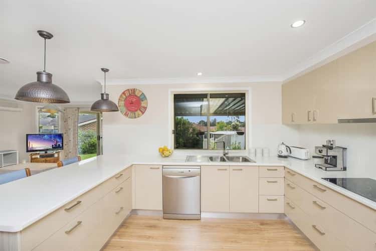 Third view of Homely house listing, 8 Woodside Ct, Lake Haven NSW 2263