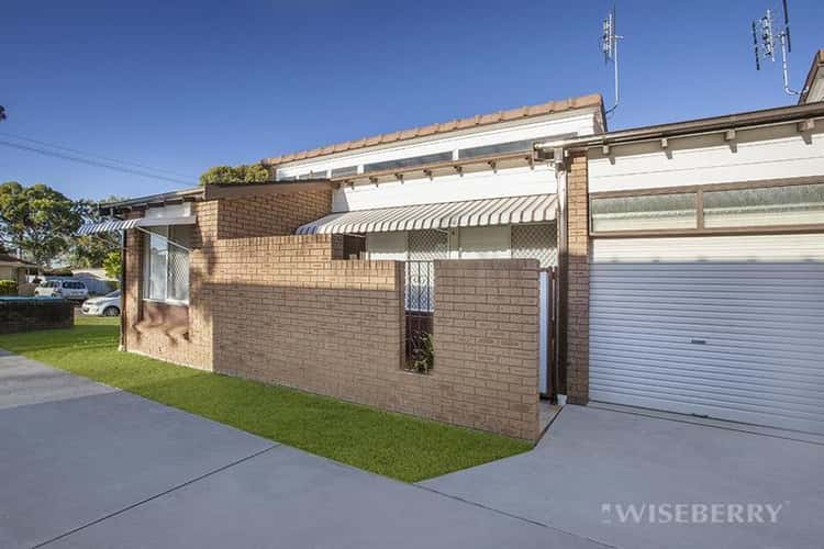 Main view of Homely villa listing, 1/10 Kalulah Ave, Gorokan NSW 2263