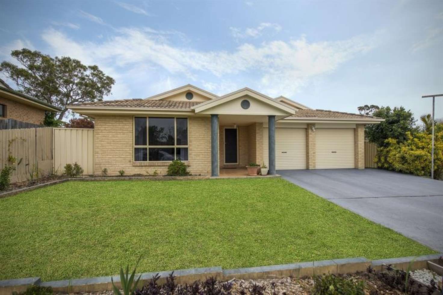 Main view of Homely house listing, 8 Woodside Ct, Lake Haven NSW 2263