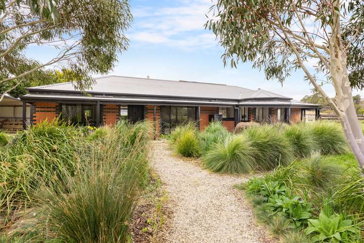 16 Parkers Lane, Woodend VIC 3442
