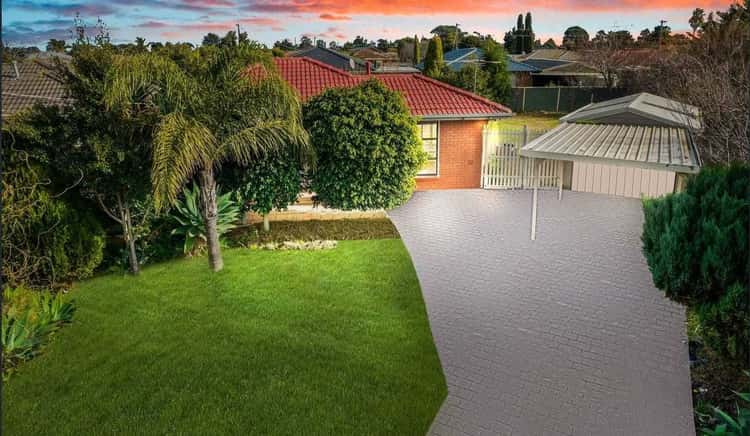 Second view of Homely house listing, 7 Pitta Close, Werribee VIC 3030