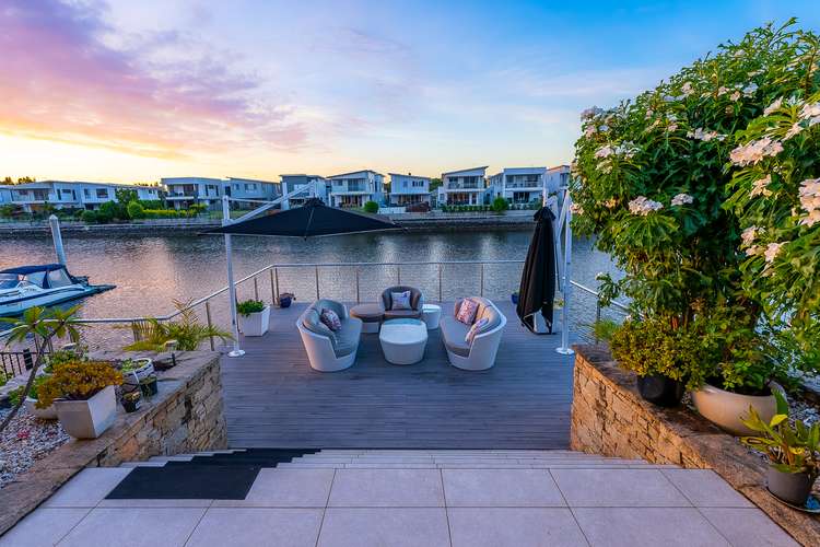 98 North Quay Circuit, Hope Island QLD 4212