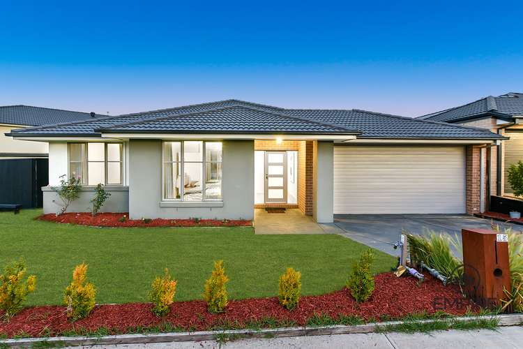 15 Scenery Drive, Clyde North VIC 3978