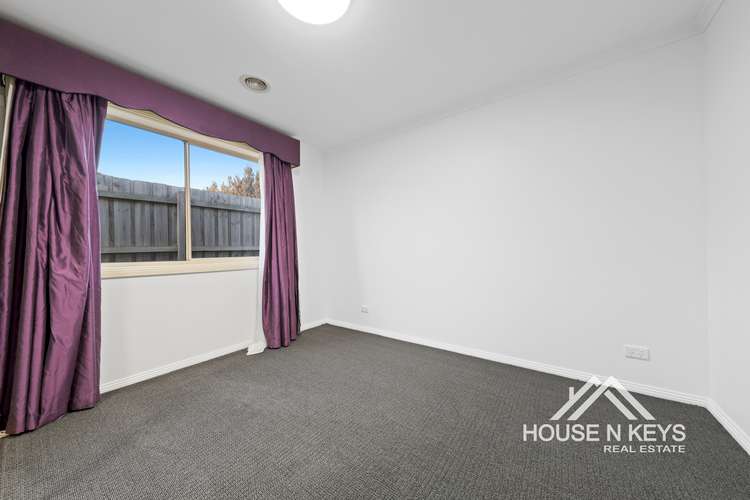 Fifth view of Homely house listing, 10 SWEET GUM COURT, Pakenham VIC 3810