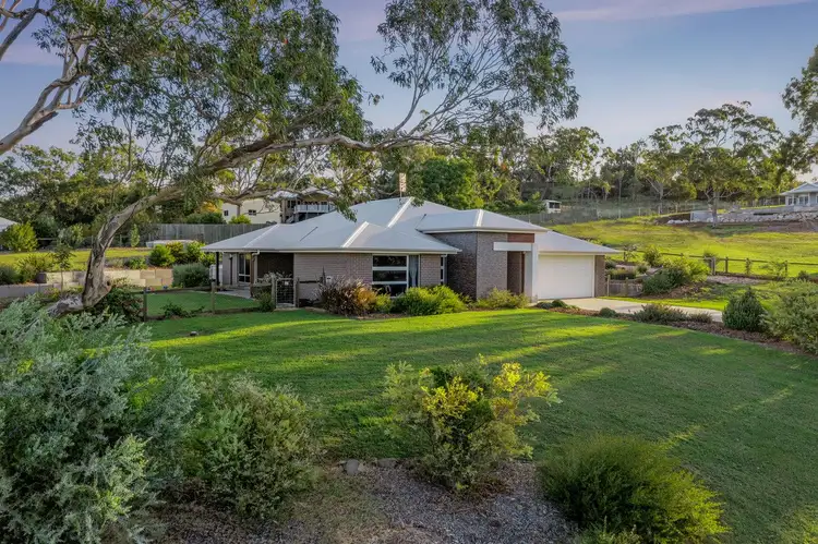 4 Bonnaccorde Place, Cotswold Hills QLD 4350