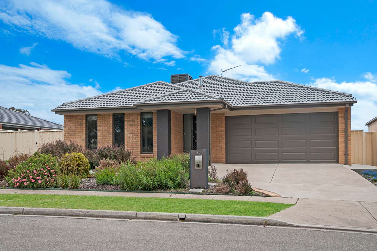 Main view of Homely house listing, 10 Handbury Boulevarde, Hamilton VIC 3300