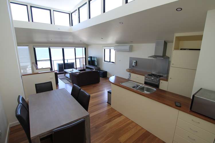 Main view of Homely townhouse listing, 17 Shortland Esplanade, Newcastle NSW 2300