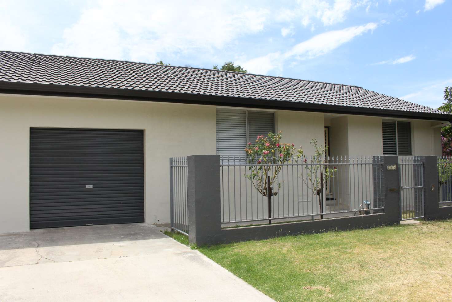 Main view of Homely townhouse listing, 2/564 Thurgoona Street, Albury NSW 2640