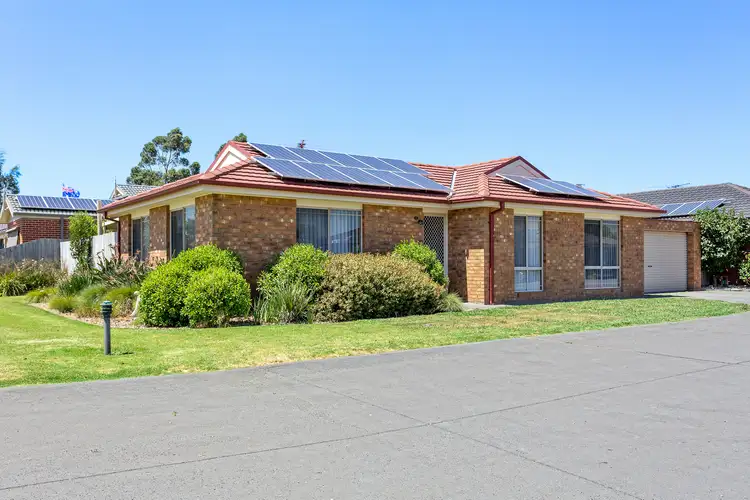 1 Willow Boulevard