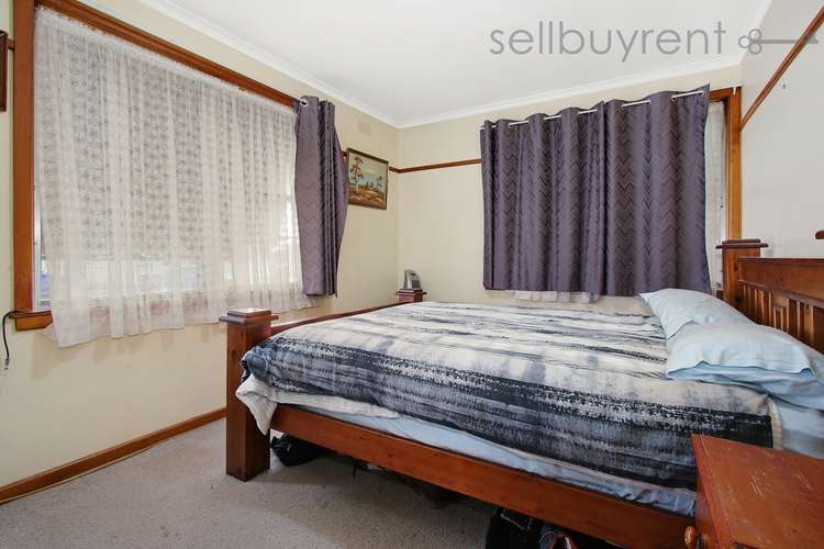 Fifth view of Homely house listing, 2 LINDSAY STREET, Wodonga VIC 3690