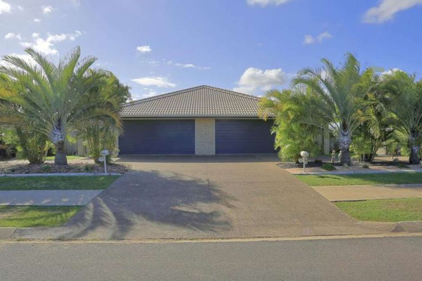 Main view of Homely semiDetached listing, 6 Regent Court, Thabeban QLD 4670