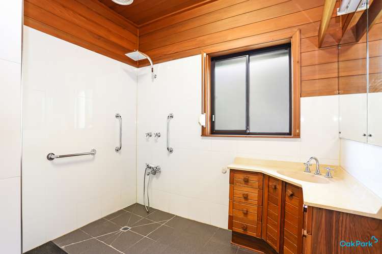 Fifth view of Homely house listing, 2 Hermione Avenue, Oak Park VIC 3046