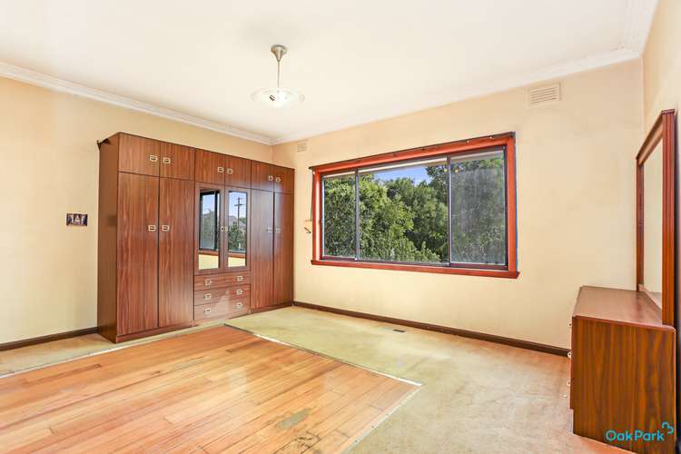 Sixth view of Homely house listing, 2 Hermione Avenue, Oak Park VIC 3046