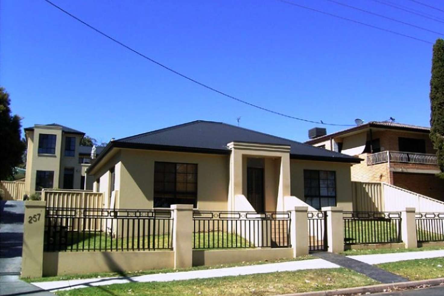 Main view of Homely townhouse listing, 1/257 Borella Road, Albury NSW 2640