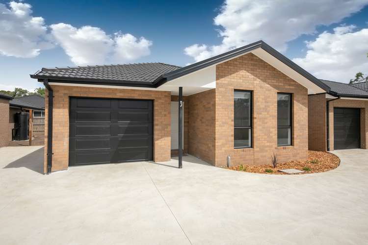 Main view of Homely unit listing, 3/17 Regan Drive, Romsey VIC 3434