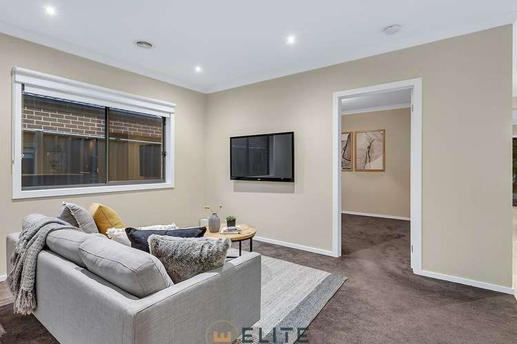 Fifth view of Homely house listing, 16 Gladiolus Circuit, Cranbourne North VIC 3977