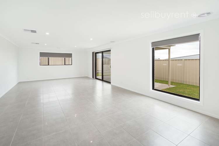 Sixth view of Homely house listing, 35 DARTNELL CRESCENT, Wodonga VIC 3690