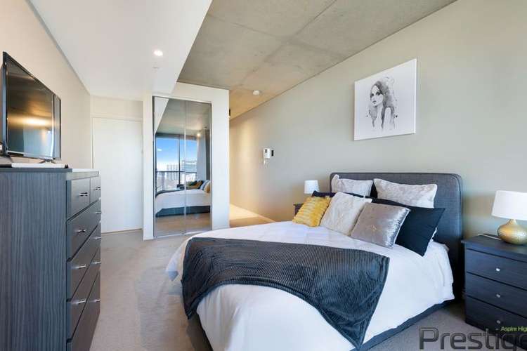 Fifth view of Homely studio listing, 617/350 William Street, Melbourne VIC 3000