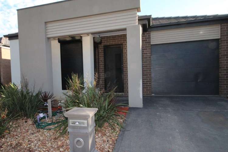 Second view of Homely house listing, 5 Woodgrove Street, Craigieburn VIC 3064