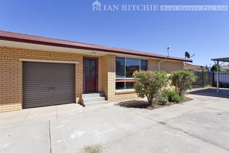 Main view of Homely unit listing, 2/449 Griffith Road, Lavington NSW 2641