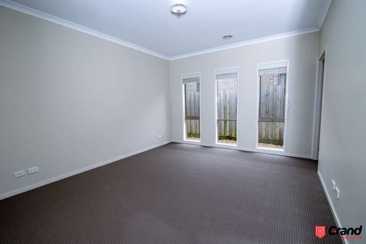 Third view of Homely house listing, 33 Nature Circuit, Cranbourne North VIC 3977