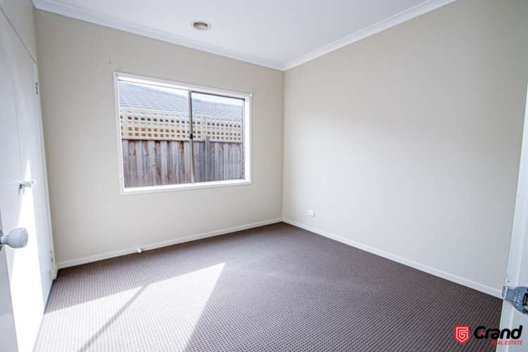 Seventh view of Homely house listing, 33 Nature Circuit, Cranbourne North VIC 3977