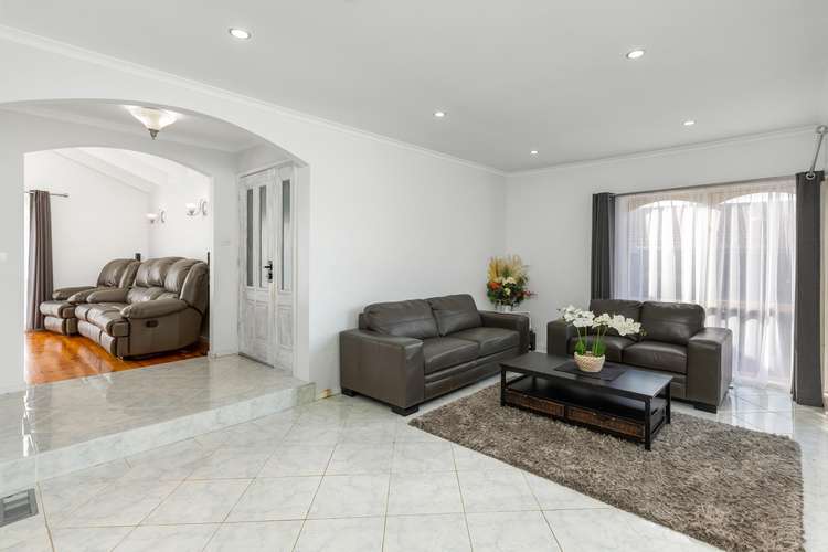 Third view of Homely house listing, 2 Wingate Court, Endeavour Hills VIC 3802