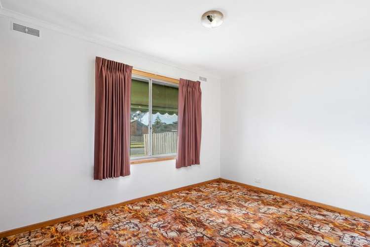 Fifth view of Homely house listing, 2 Oak Court, Morwell VIC 3840