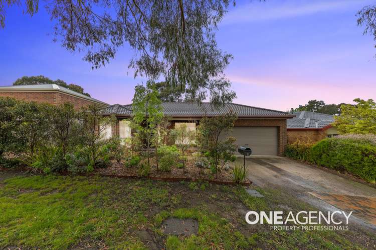 8 Woodland Park Rise, Croydon South VIC 3136