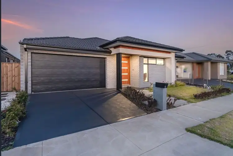 42 Grovedon Circuit