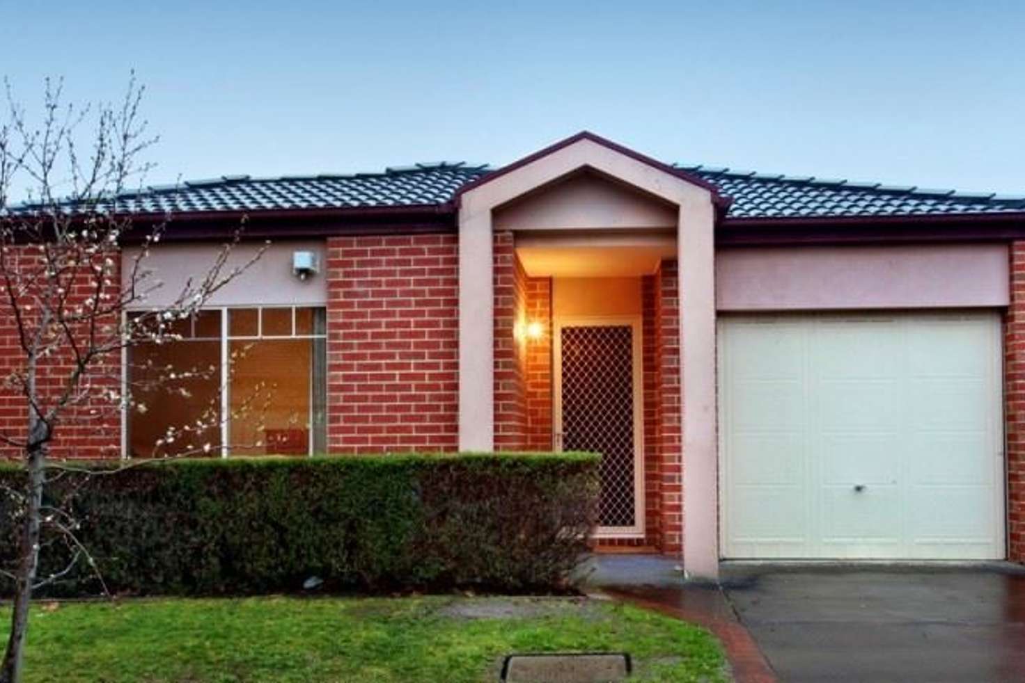 Main view of Homely unit listing, 8/12 Grant Close, Berwick VIC 3806