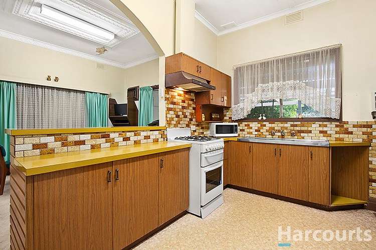 Fifth view of Homely house listing, 32 Windsor Avenue, Strathmore VIC 3041