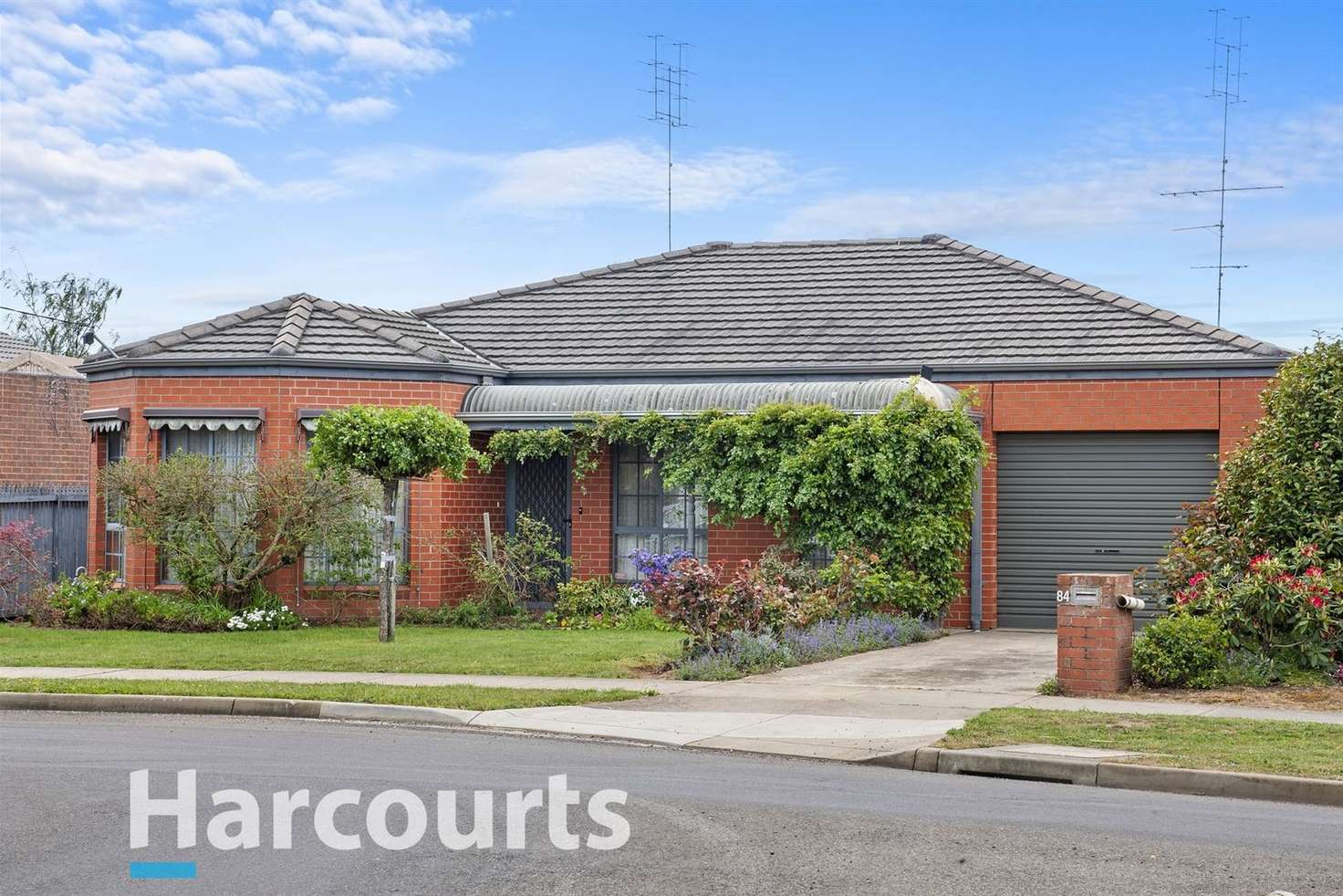 Main view of Homely townhouse listing, 1/84 Cuthberts Road, Alfredton VIC 3350