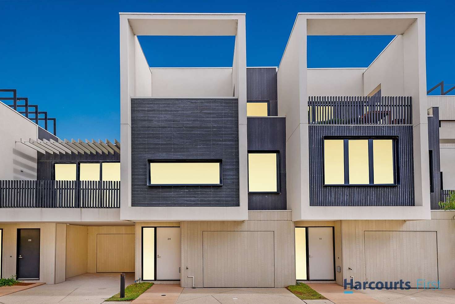 Main view of Homely townhouse listing, 20 Kokoda Place, Mordialloc VIC 3195